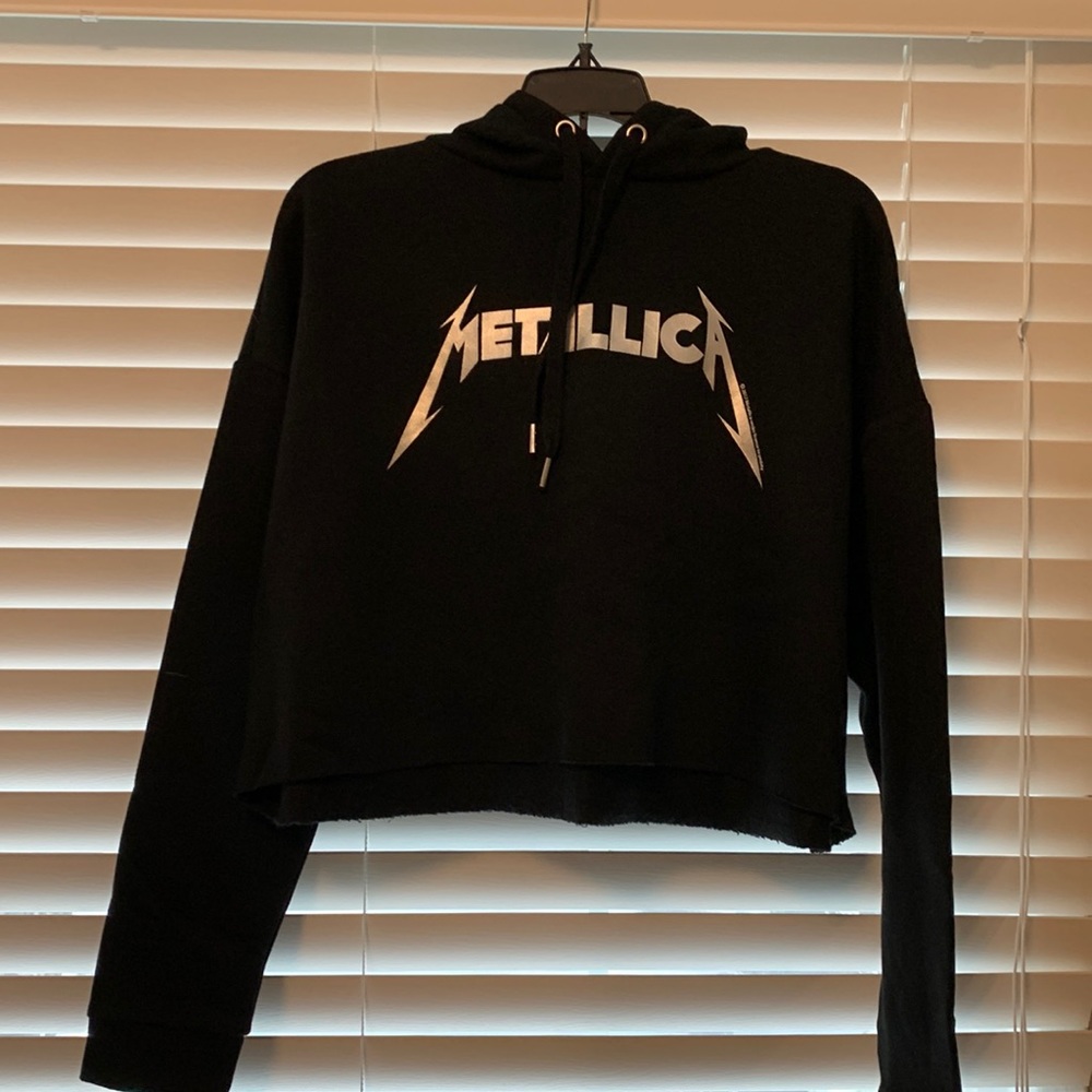 H&M divided crop hoodie